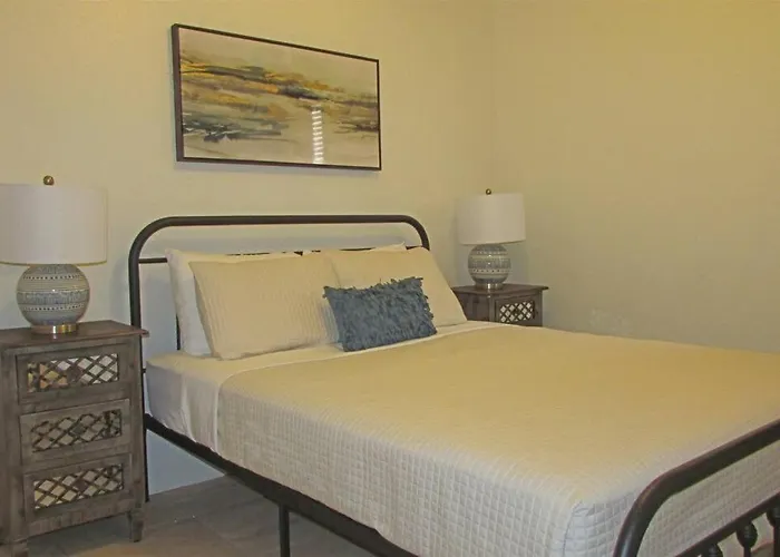 Holiday home Cozy House Near I-10 With Pool Heater, Hot Tub, Bbq *