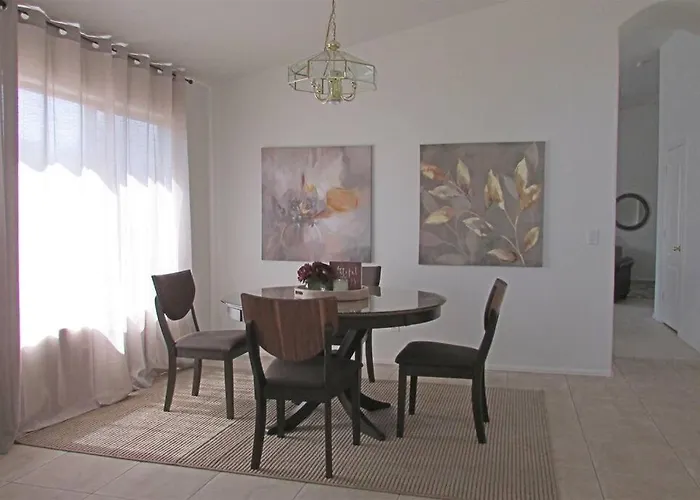 Holiday home Cozy House Near I-10 With Pool Heater, Hot Tub, Bbq Goodyear